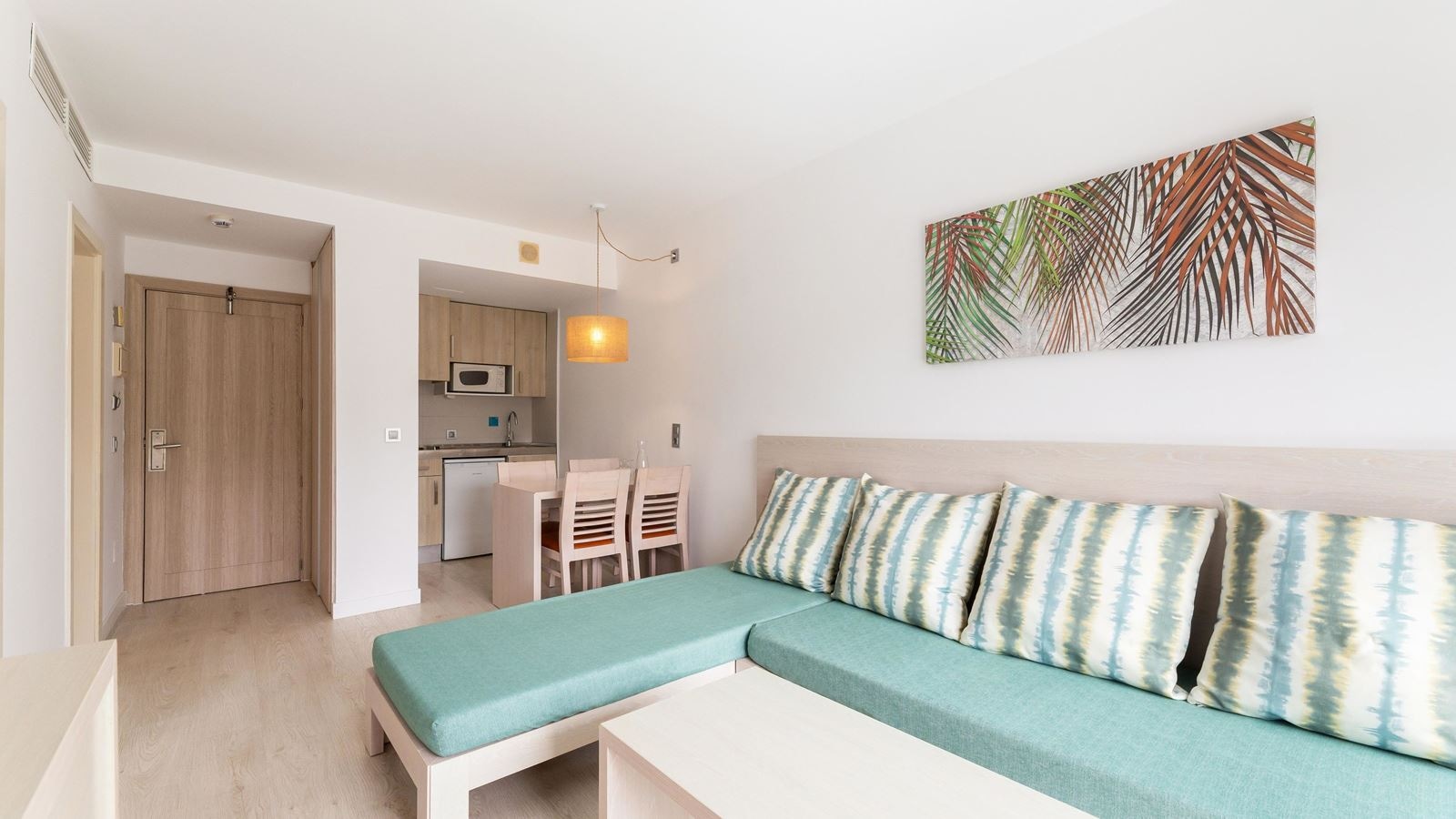 rooms-apartment-best-price-balcony-or-terrace