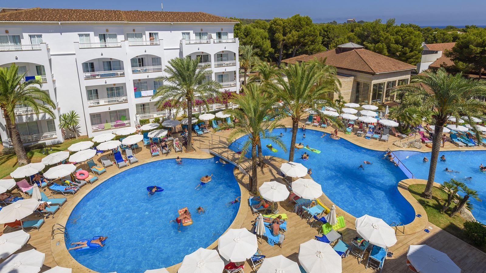 rooms-apartment-pool-view-one-bedroom-with-balcony-or-terrace