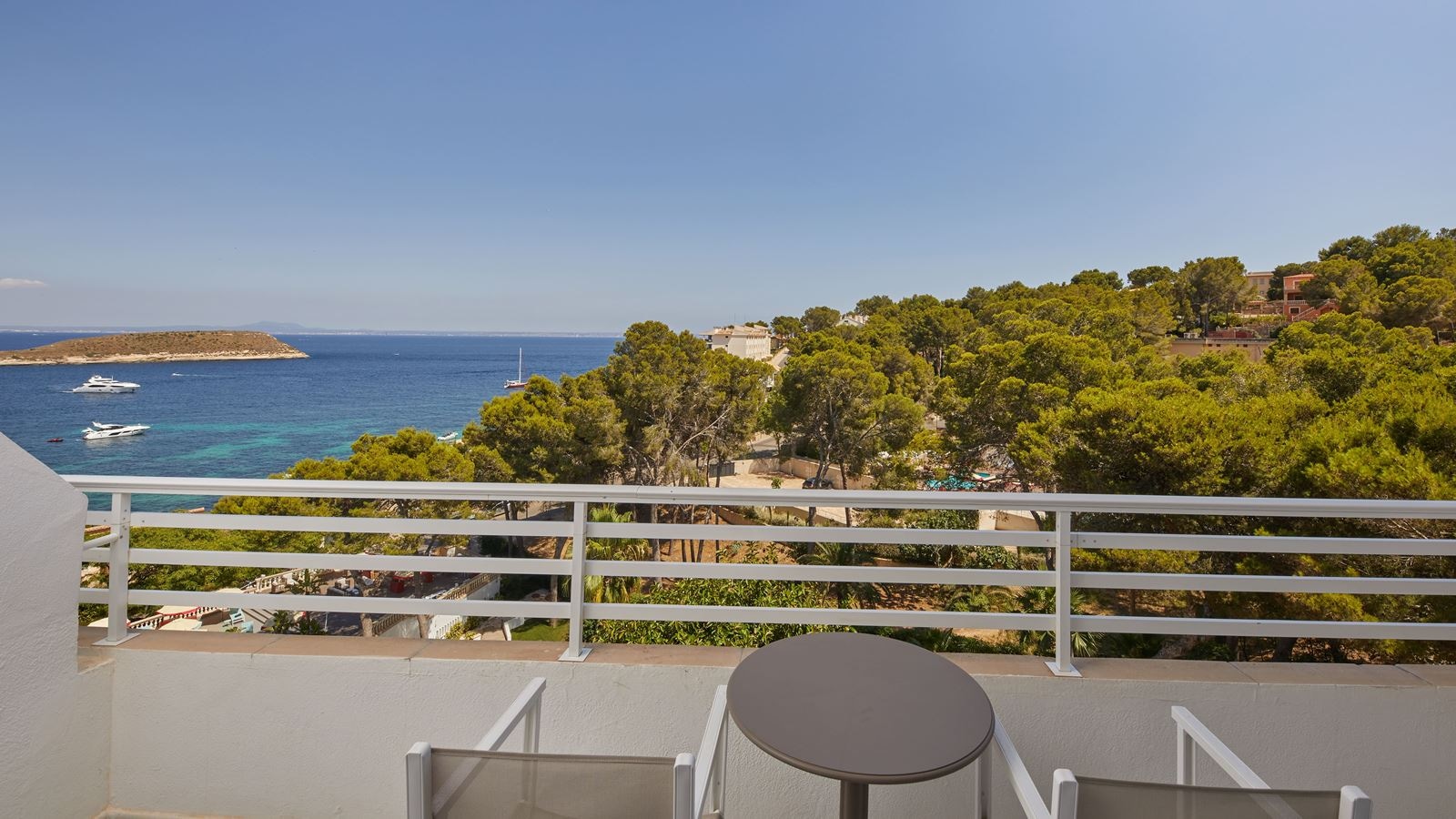 rooms-double--frontal-sea-view-balcony-or-terrace