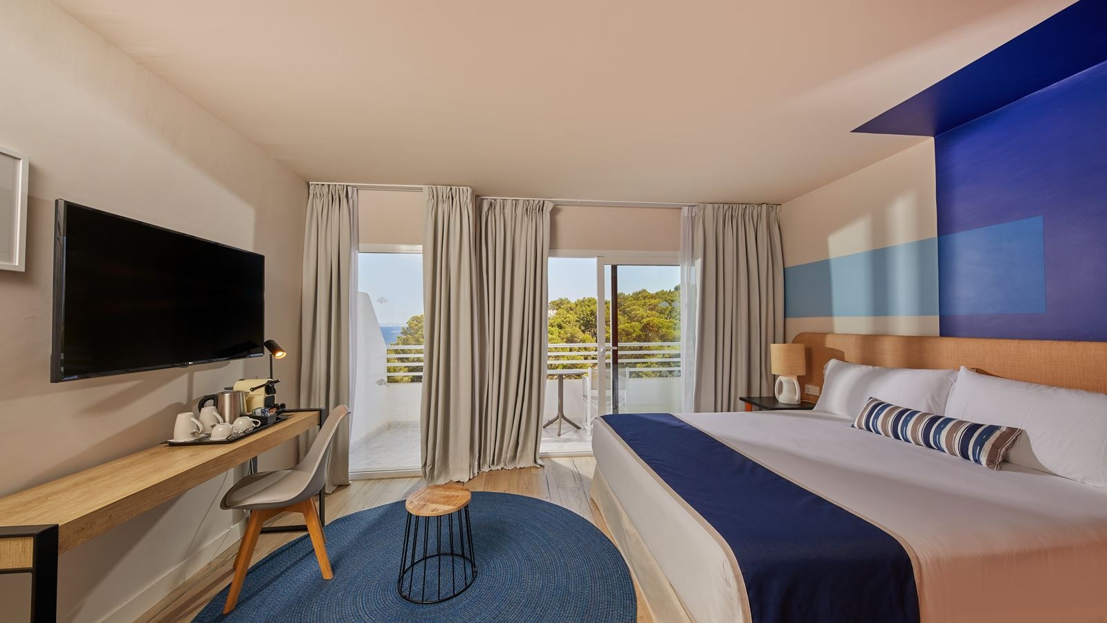 rooms-double--frontal-sea-view-balcony-or-terrace