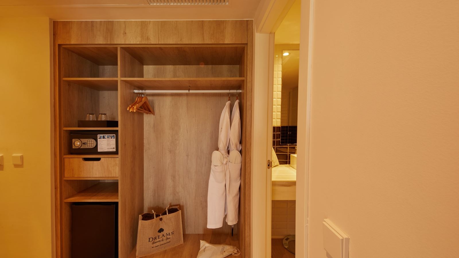 rooms-my-favourite-club-double-premium-frontal-seaview-balcony-or-terrace