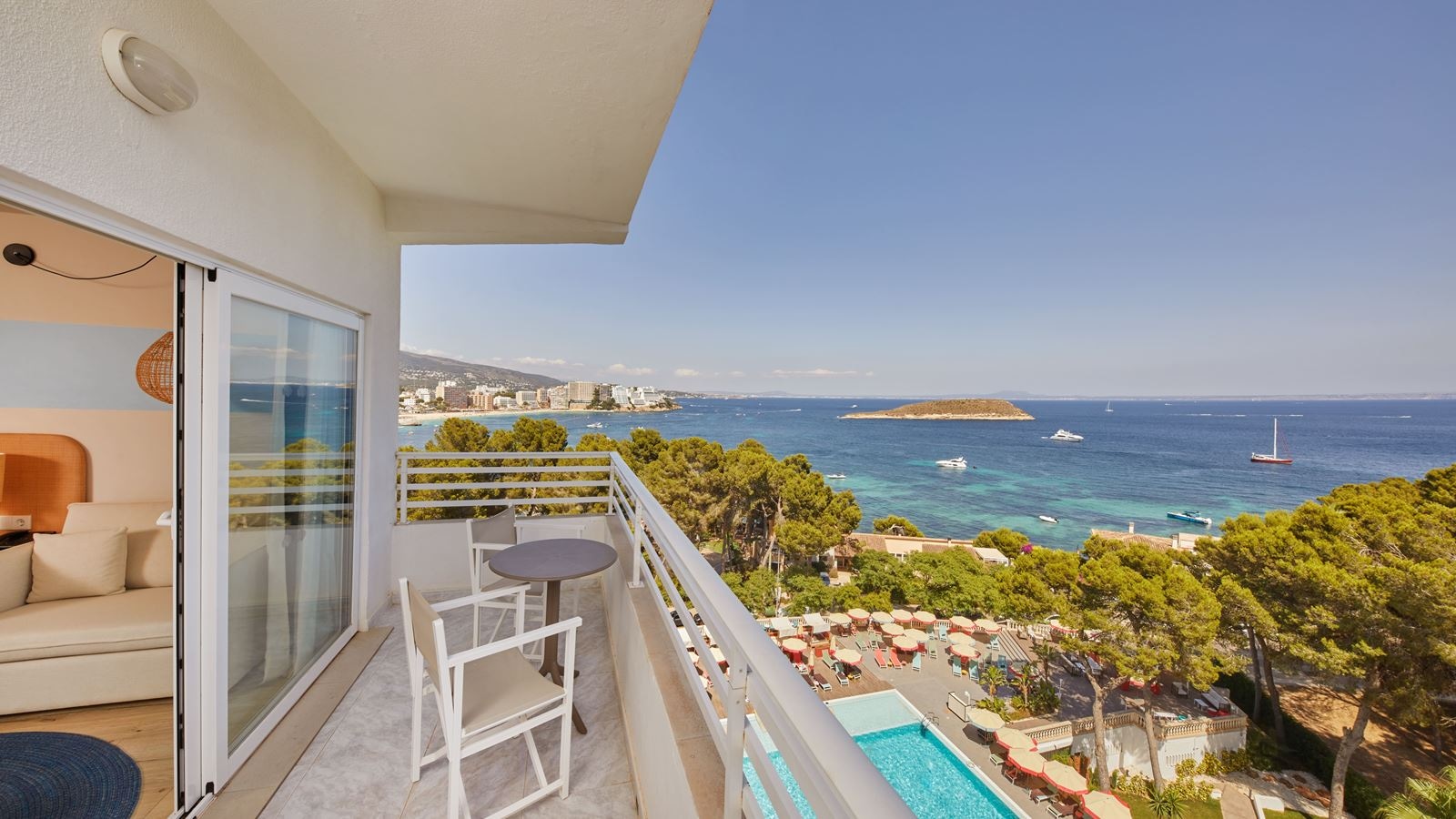 rooms-my-favourite-club-double-premium-frontal-seaview-balcony-or-terrace