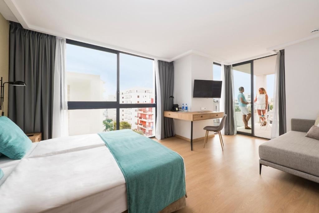 rooms-double-selection-superior-pool-view