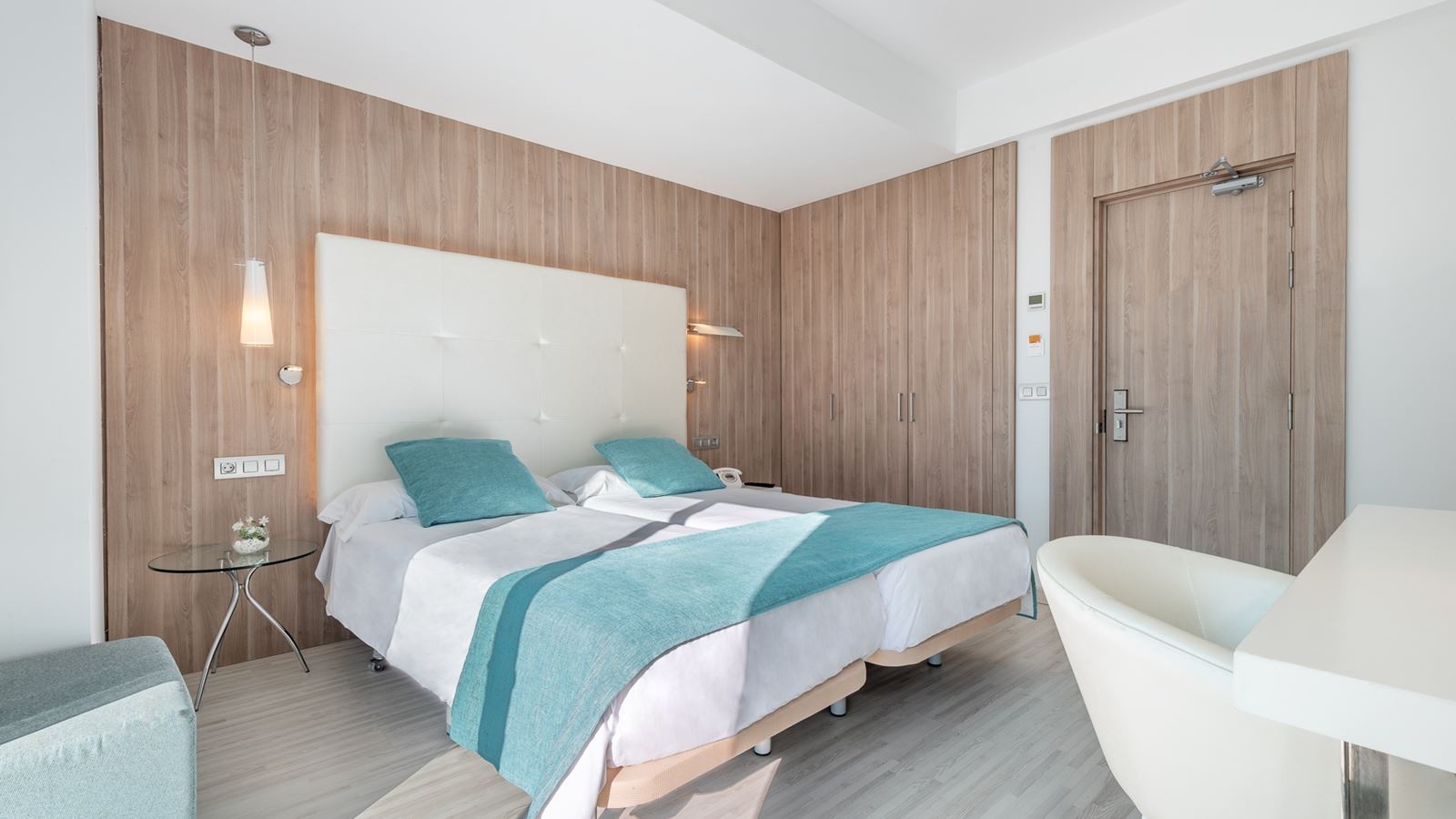 rooms-double-lateral-sea-view-room