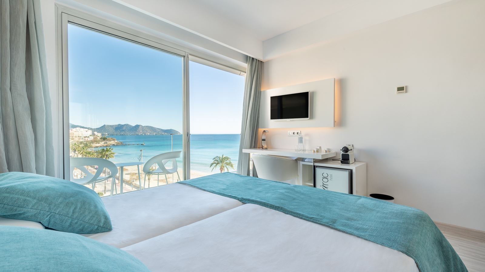 rooms-double-lateral-sea-view-room