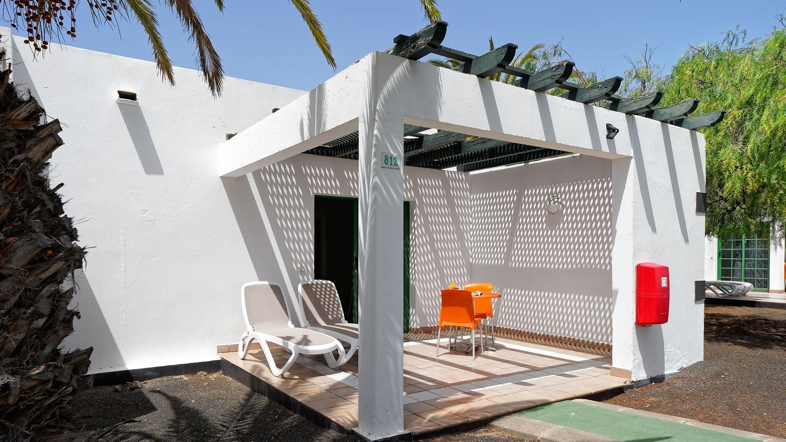 rooms-bungalow-single-use-with-terrace