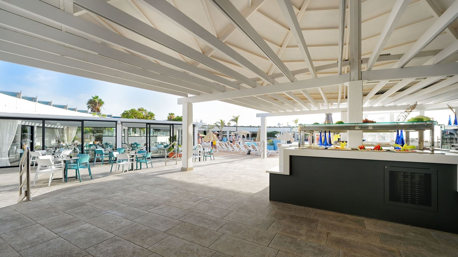 restaurants-la-geria-pool-bar