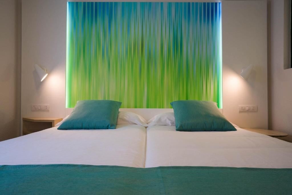 rooms-standard-suite---with-balcony-or-terrace