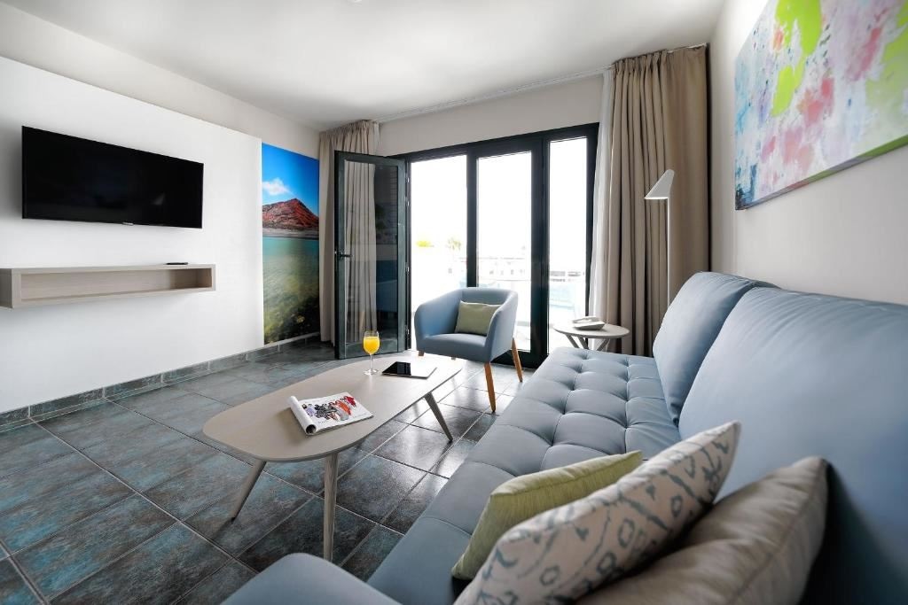 rooms-standard-suite---with-balcony-or-terrace