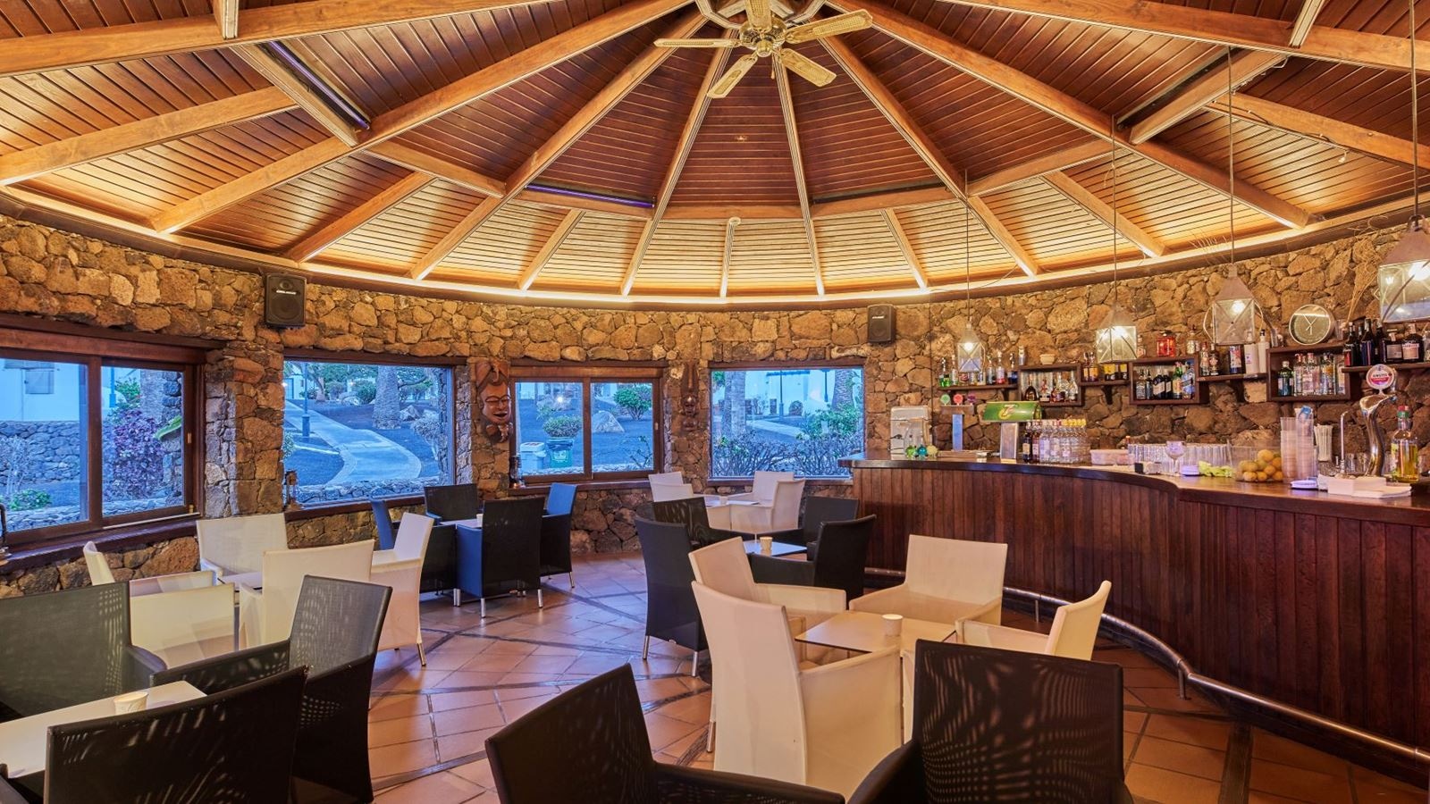 restaurants-snack-pool-bar