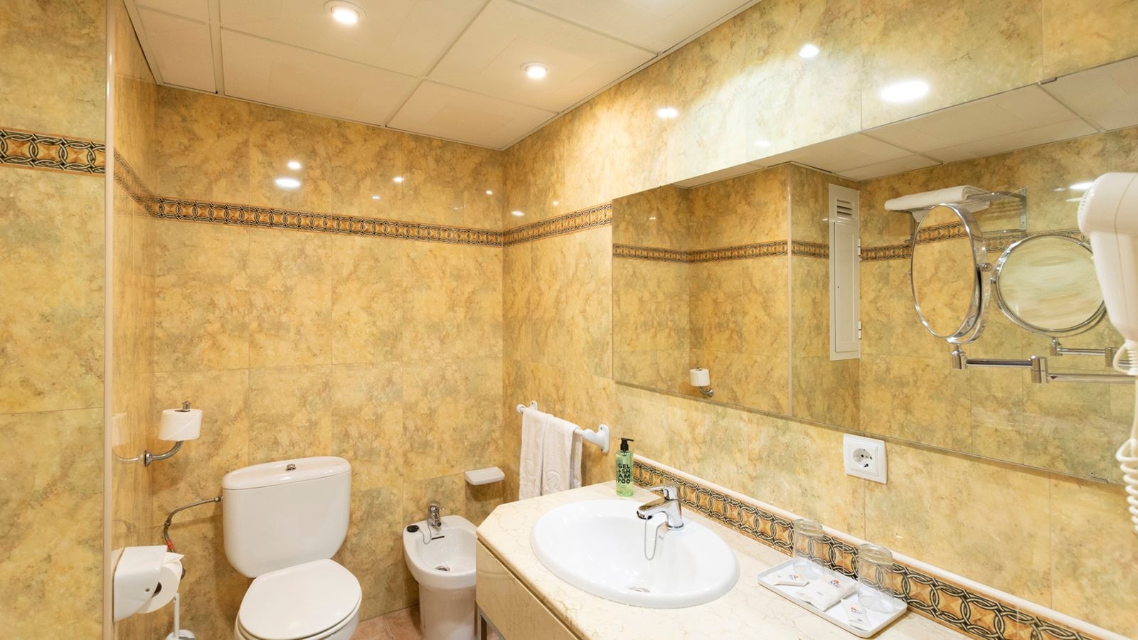 rooms-double-sea-view-balcony-or-terrace