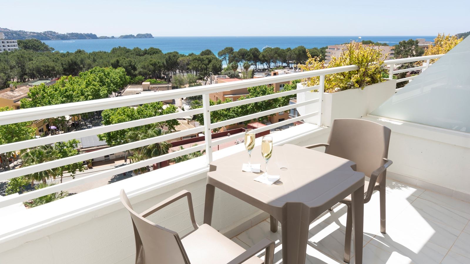rooms-double-sea-view-balcony-or-terrace