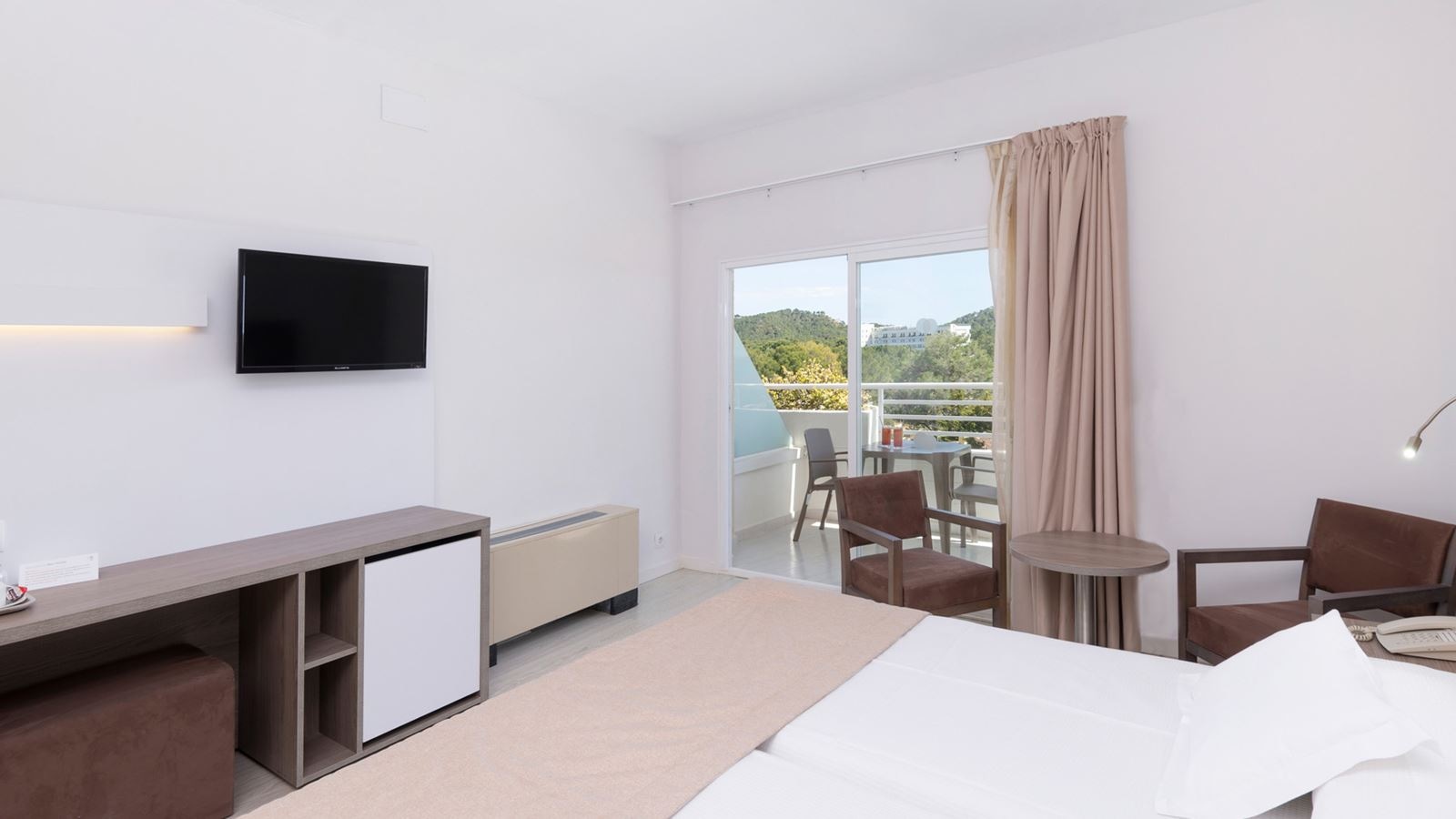 rooms-triple-balcony-or-terrace