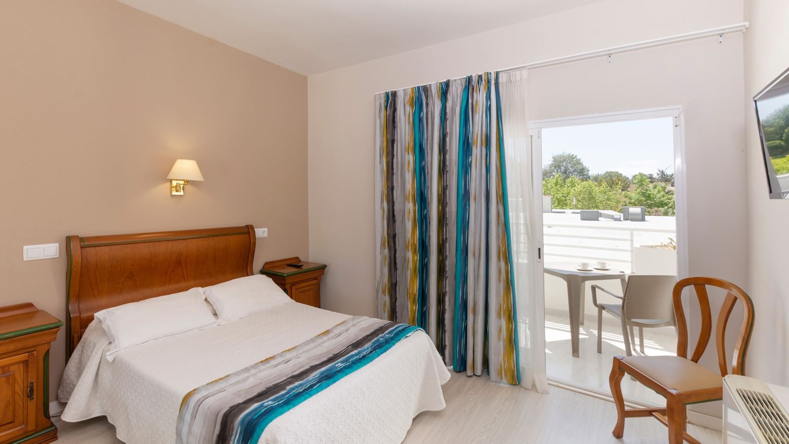 rooms-single-room-balcony-or-terrace