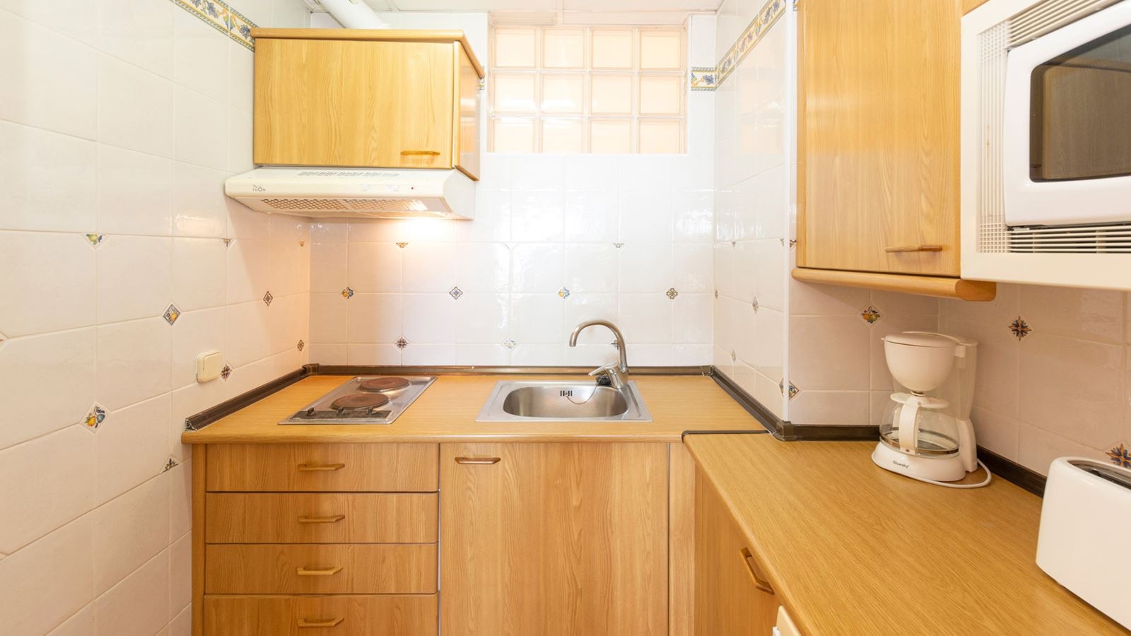 rooms-apartment-with-balcony-or-terrace