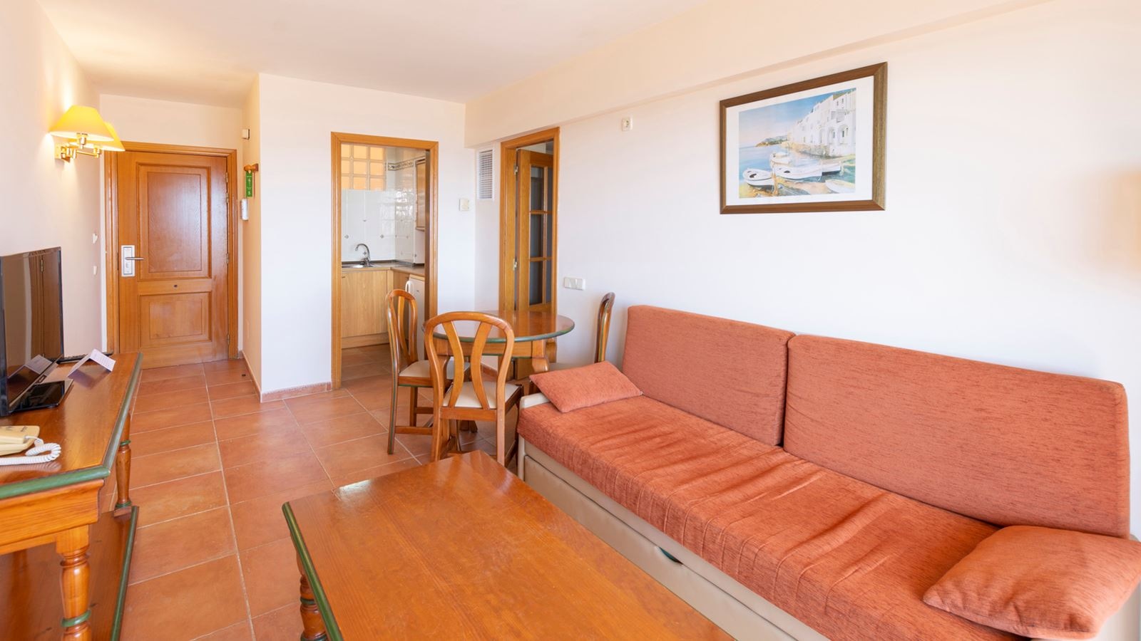 rooms-apartment-with-balcony-or-terrace