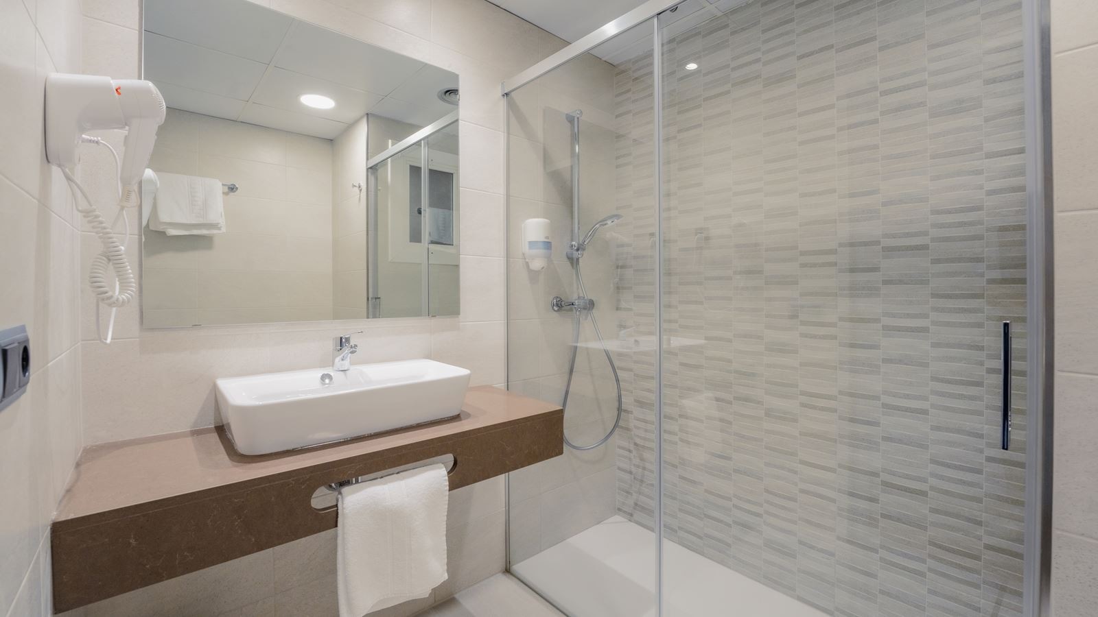 rooms-double-superior-room