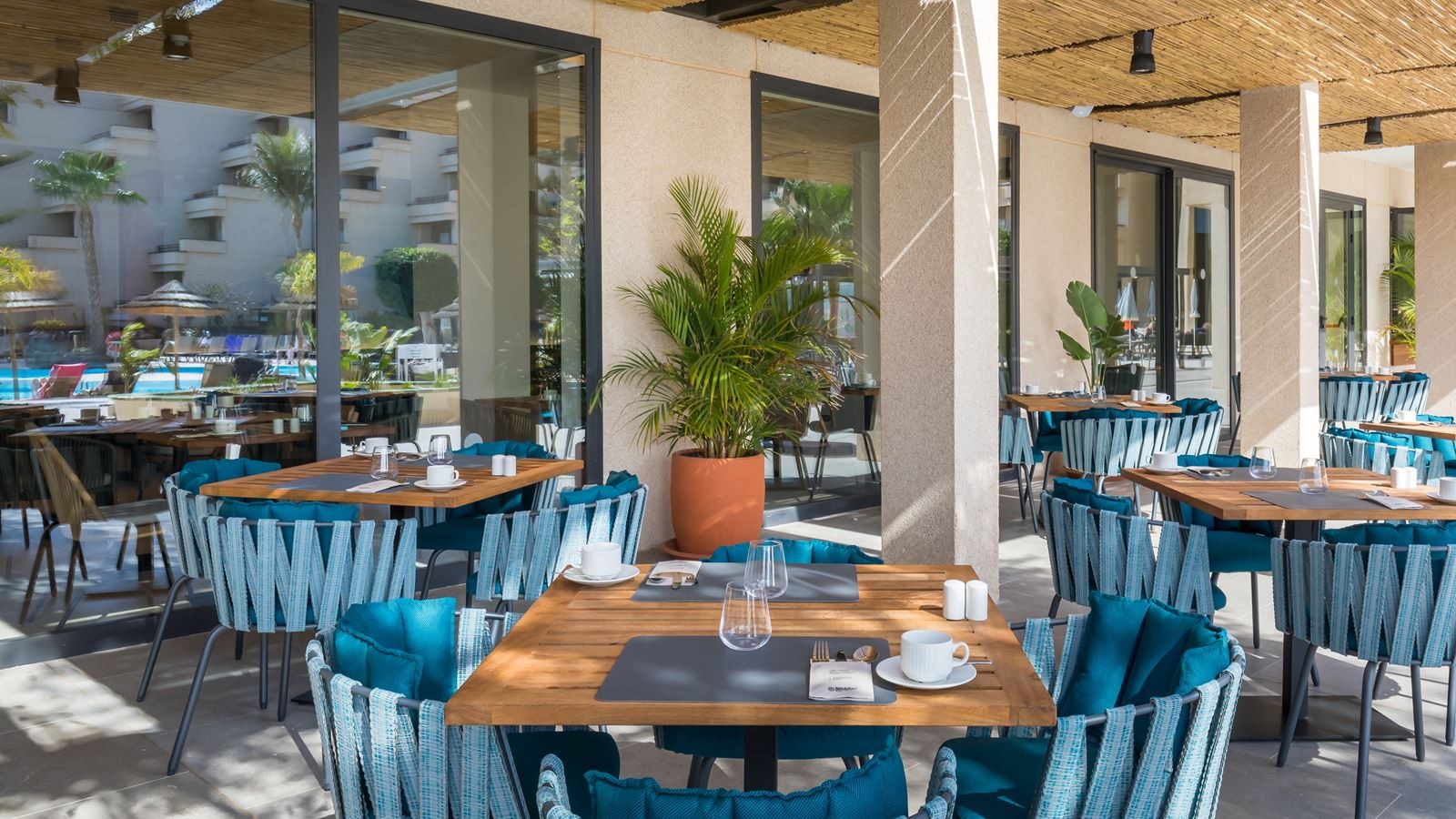 restaurants-royal-level-buffet-restaurant