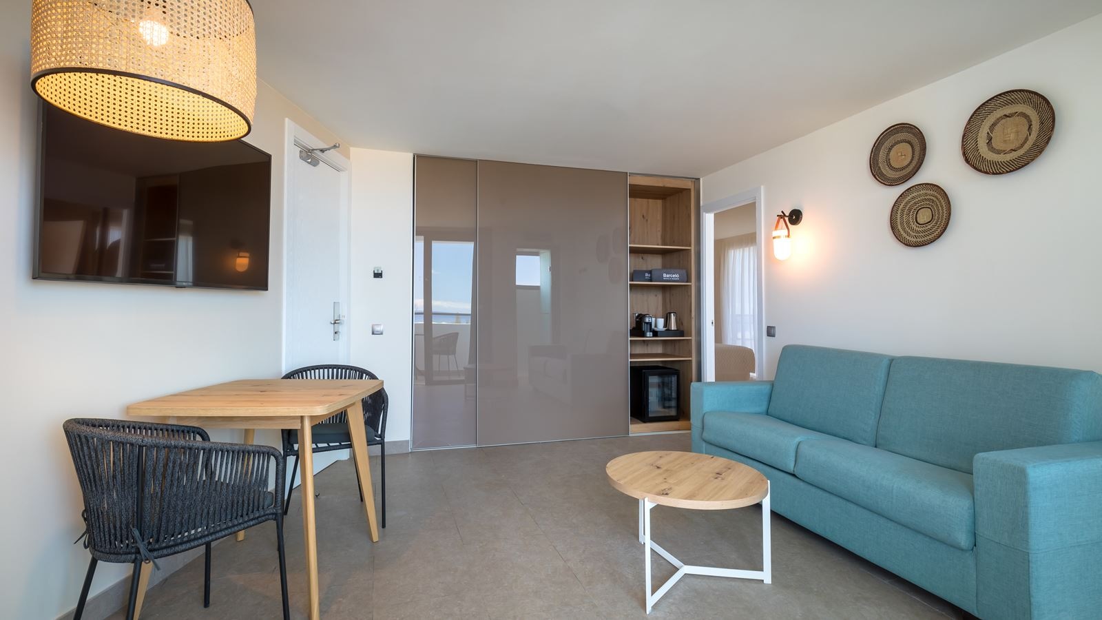 rooms-suite-balcony-or-terrace