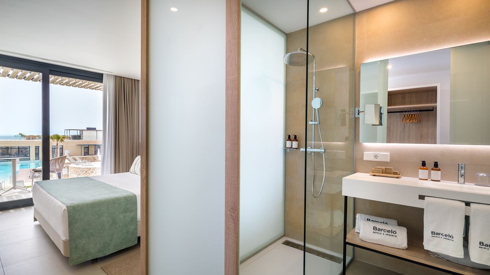 rooms-superior-double-room-sea-view-with-balcony