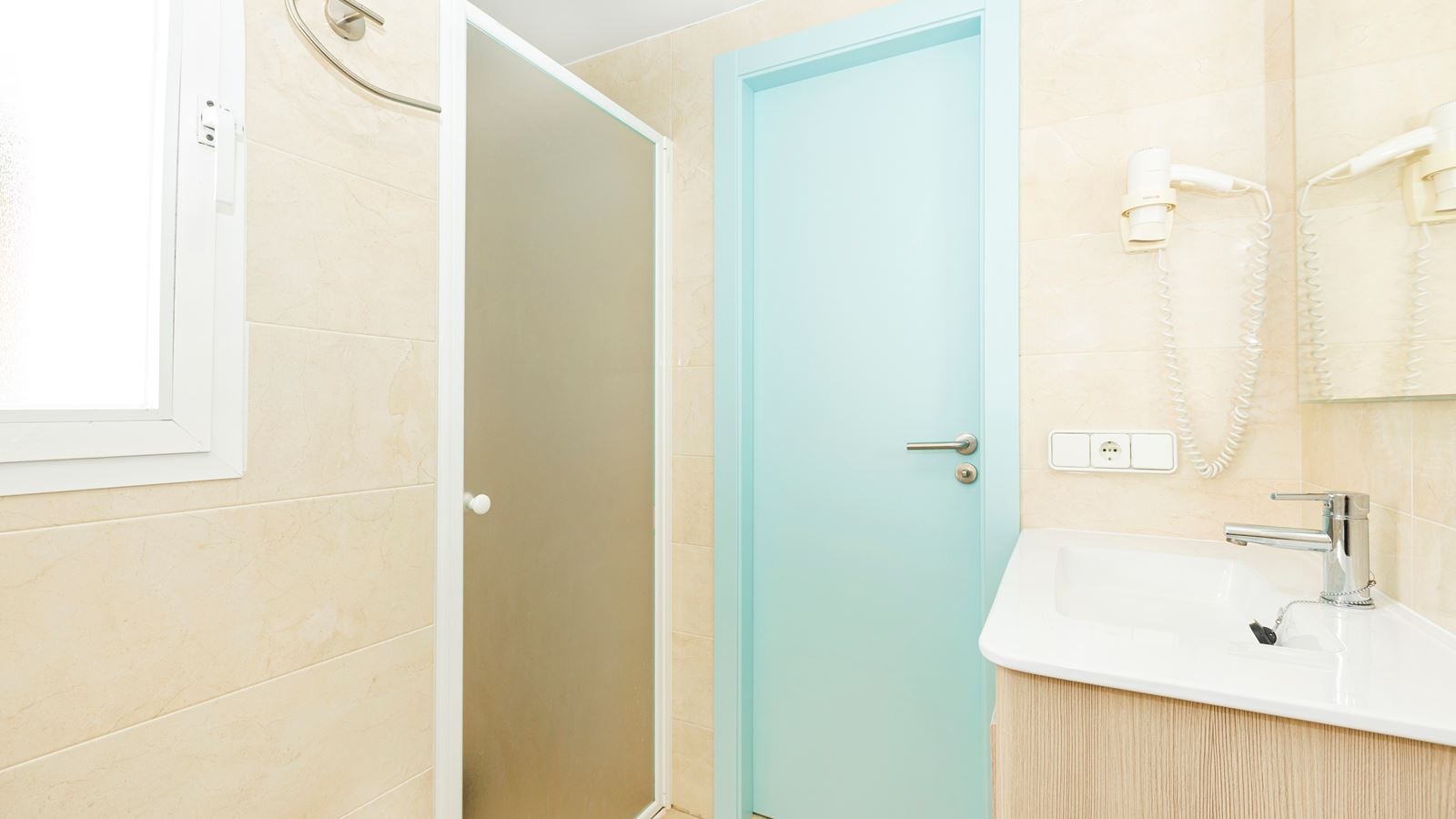 rooms-1-bedroom-apartment-with-balcony