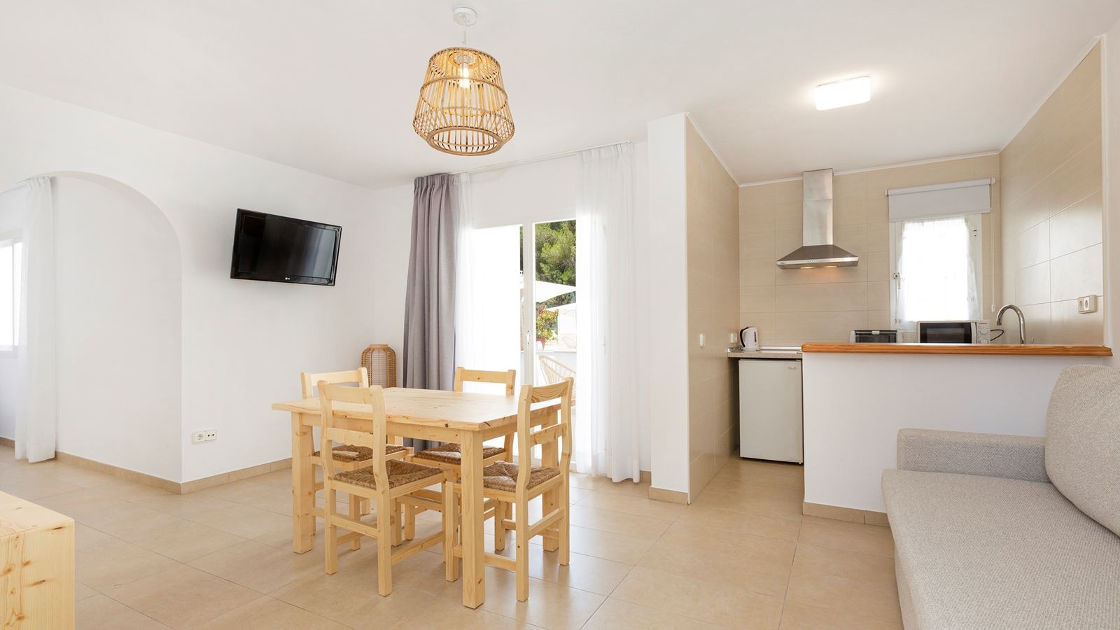 rooms-1-bedroom-apartment-with-balcony