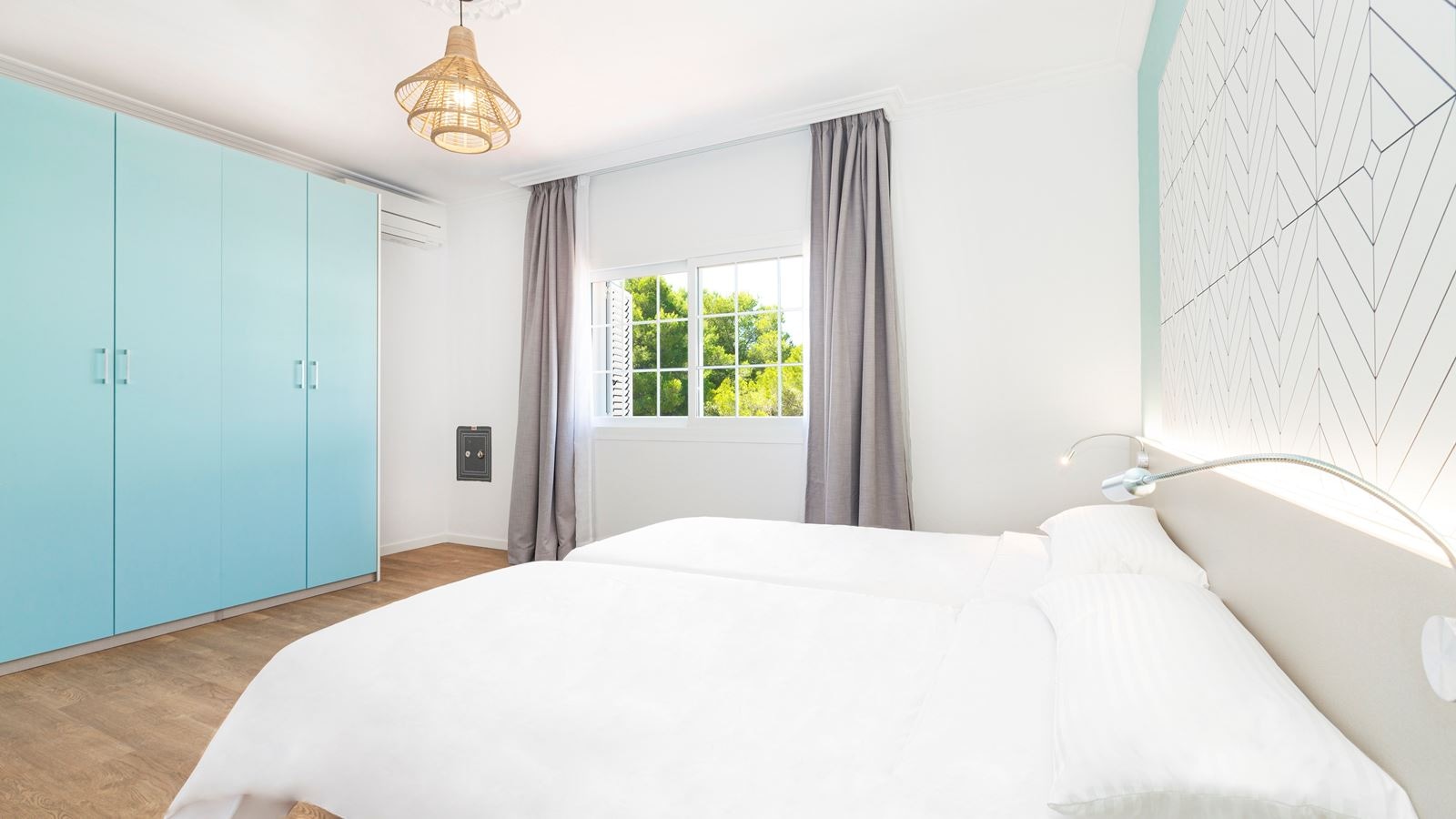 rooms-2-bedroom-apartment-with-terrace