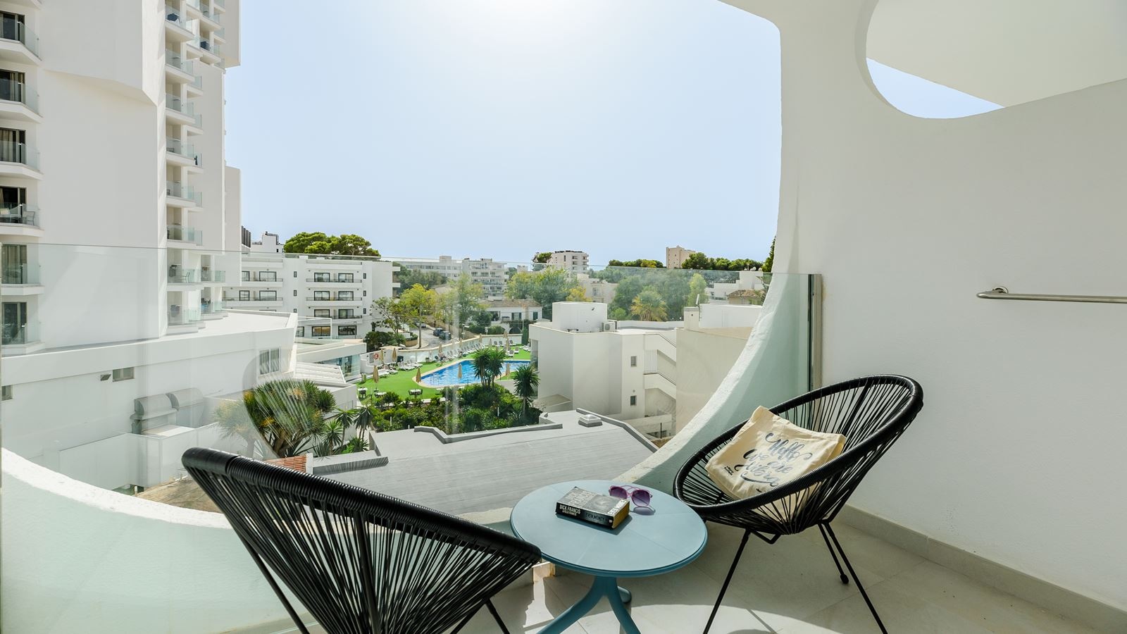 rooms-twin-room-balcony-or-terrace