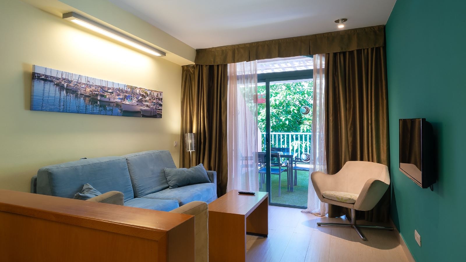 rooms-1-bedroom--apartment-with-balcony-or-terrace