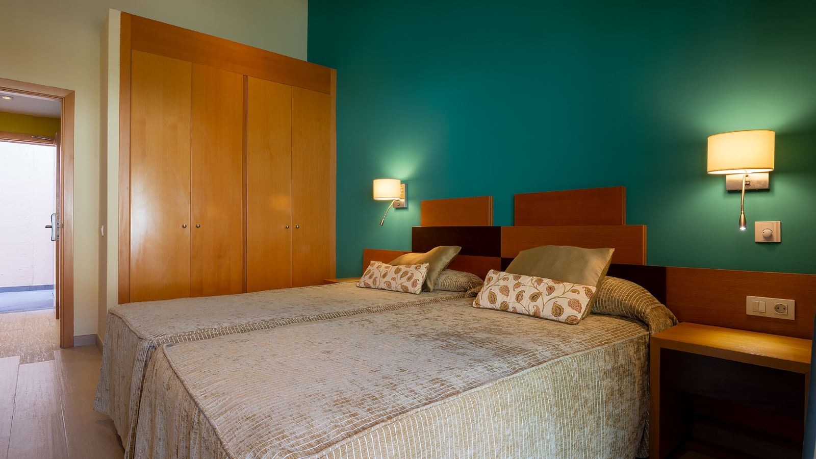 rooms-2-bedroom-apartment-superior-with-balcony