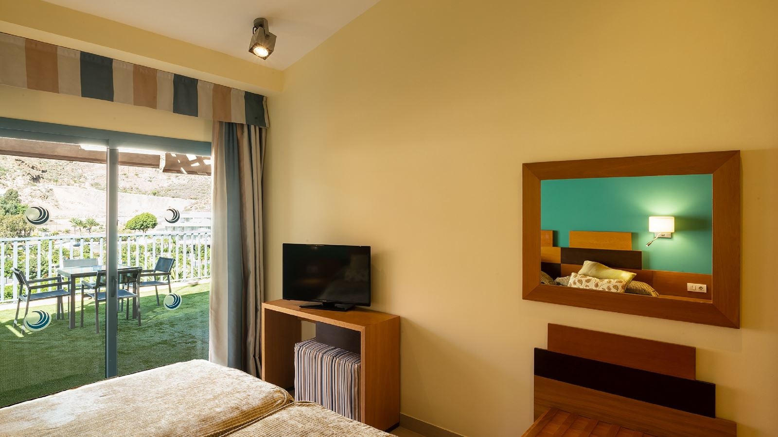 rooms-2-bedroom-apartment-superior-with-balcony