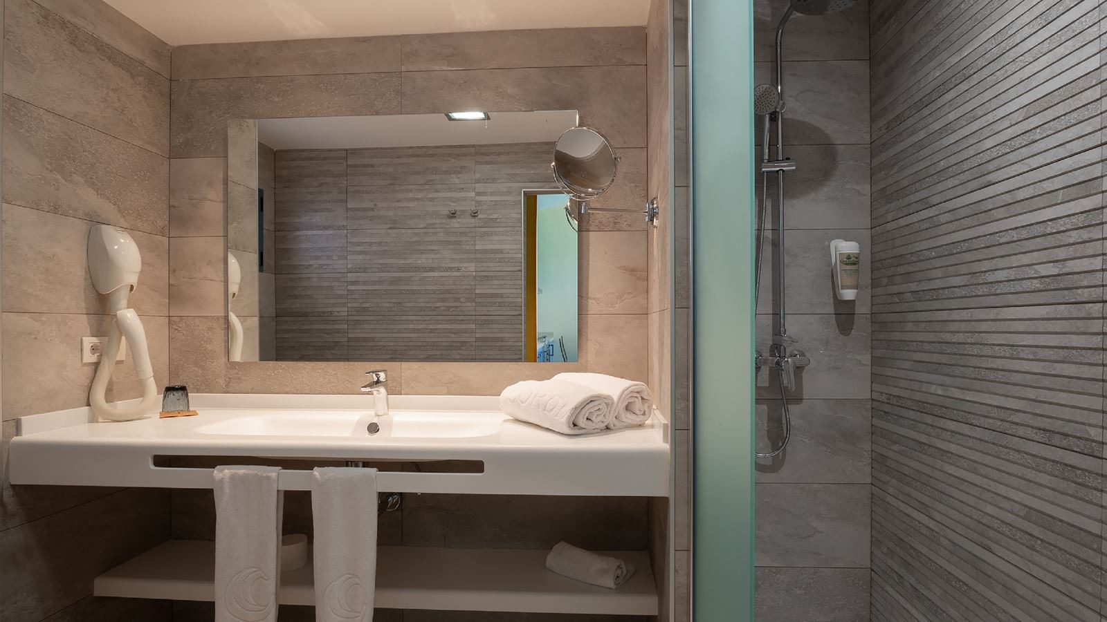 rooms-2-bedroom-apartment-superior-with-balcony