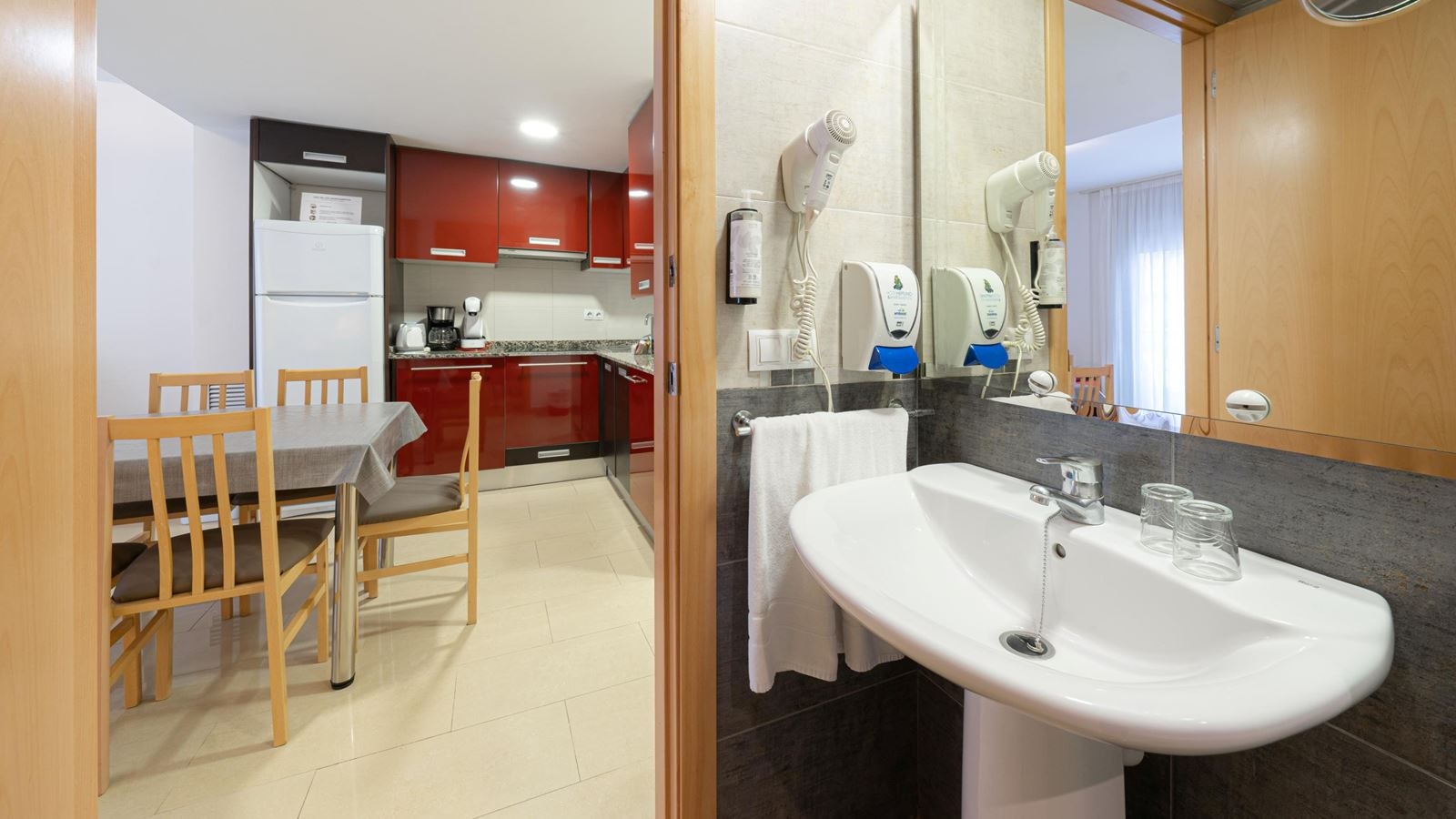 rooms-apartment-2-bedroom-with-balcony