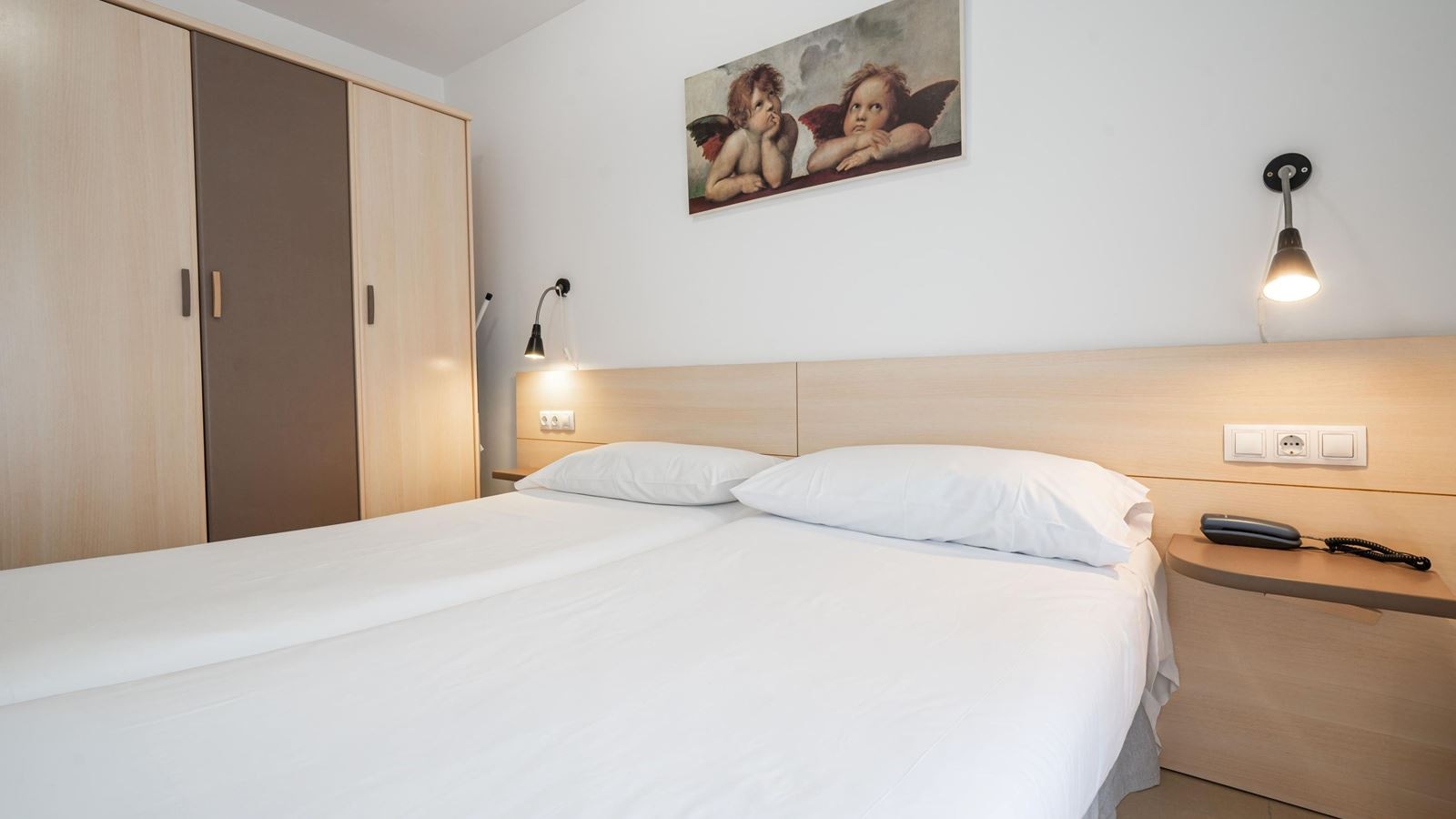 rooms-apartment-2-bedroom-with-balcony