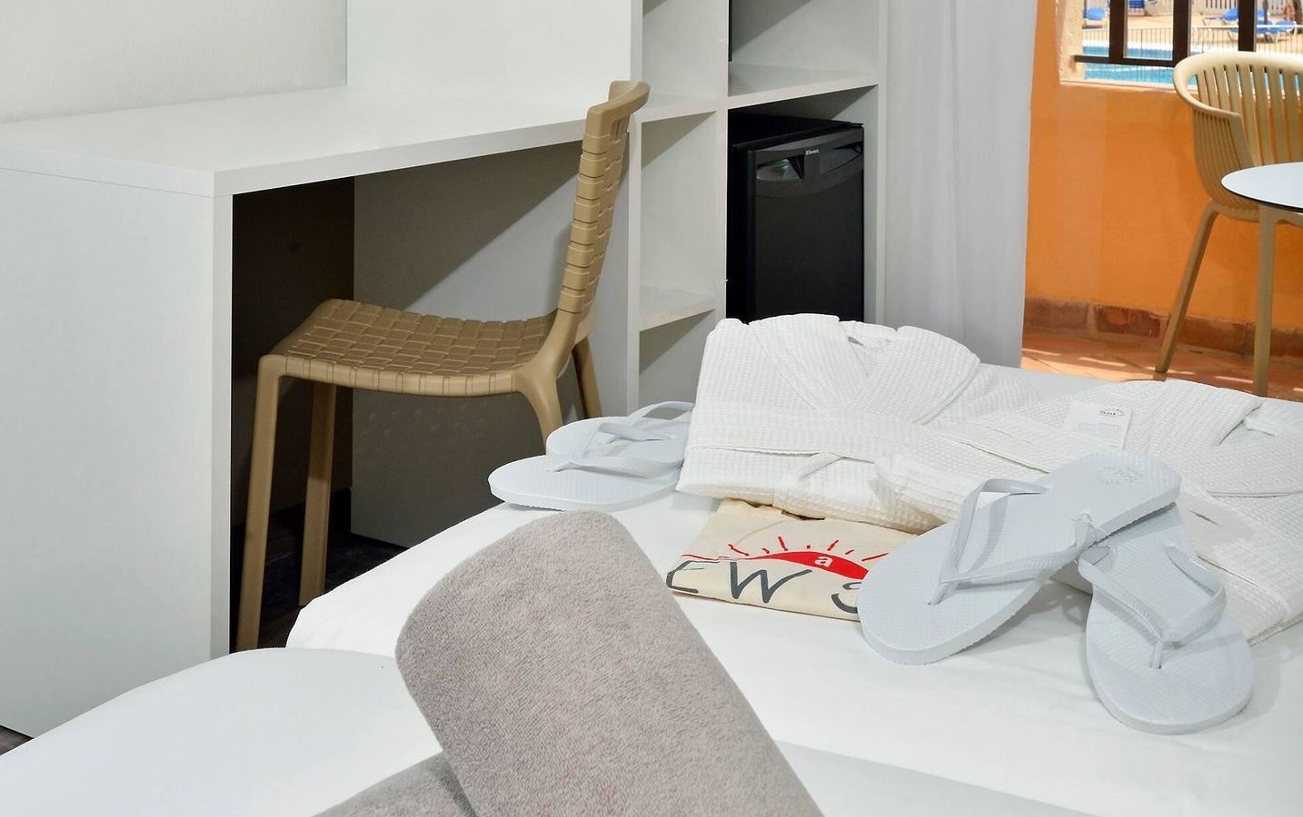 rooms-family-room-terrace