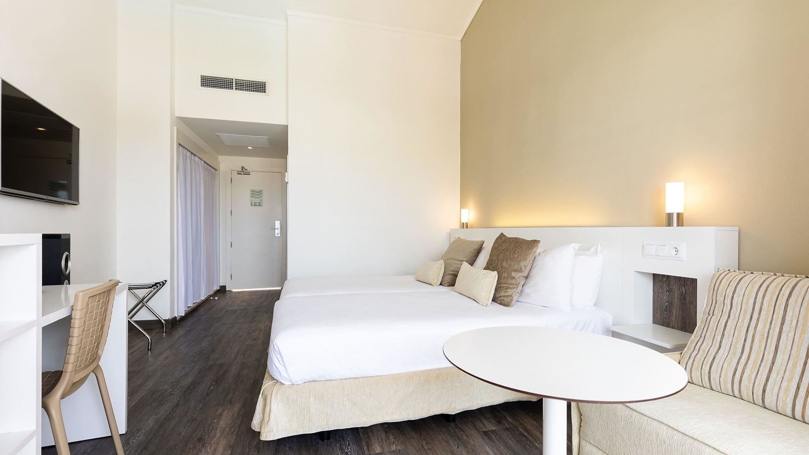 rooms-double-splash-park-view