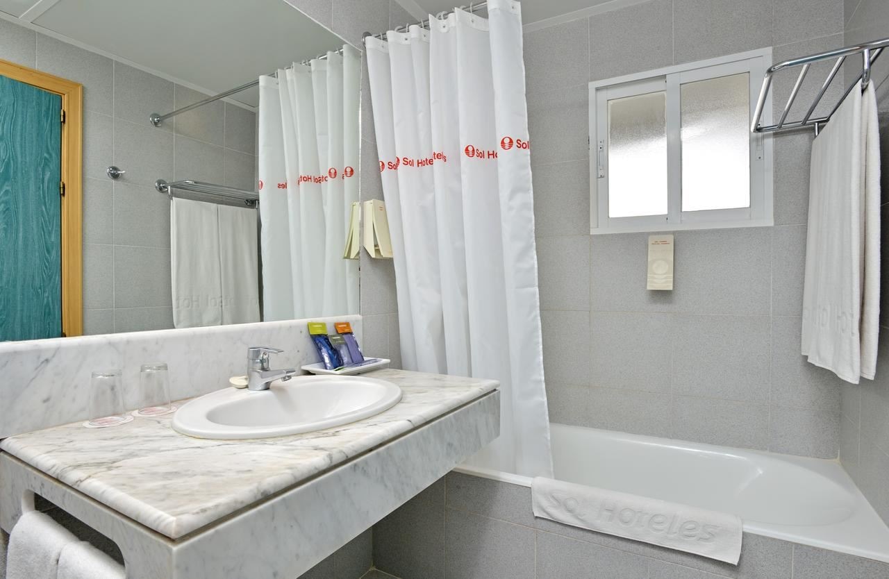 rooms-double-room-balcony-or-terrace