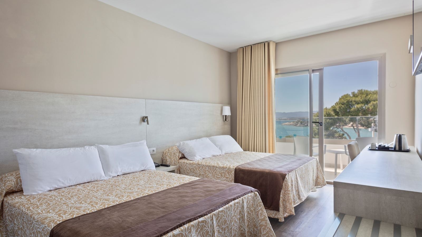 rooms-double-standard-sea-view-with-balcony-or-terrace