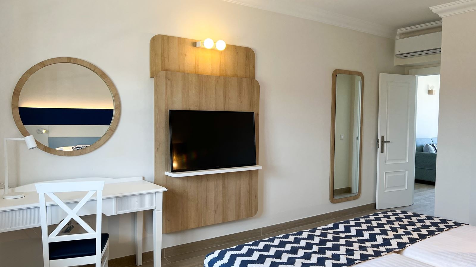 rooms-one-bedroom-apartment-balcony