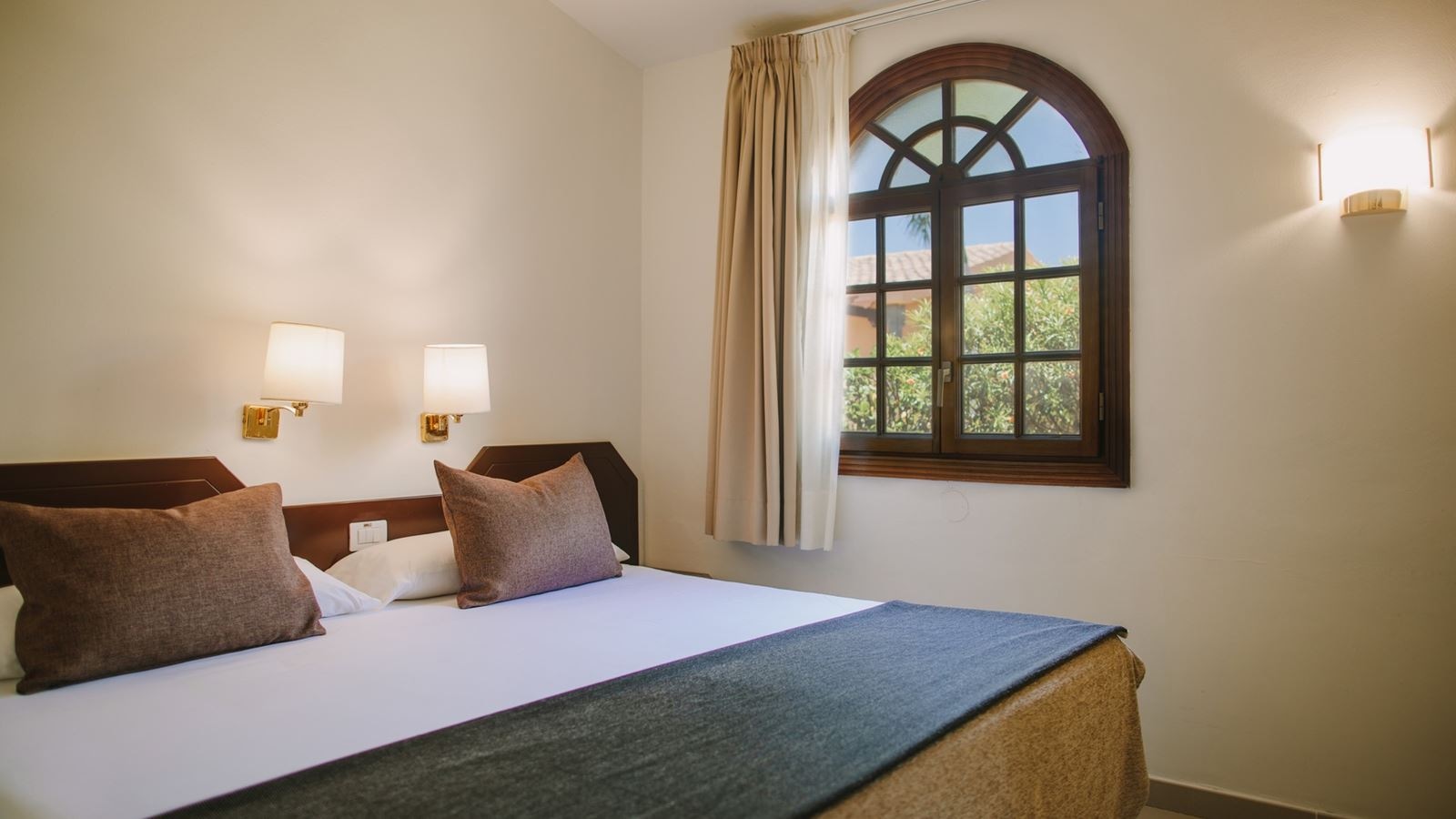 rooms-2-bedrooms-bungalow-with-terrace