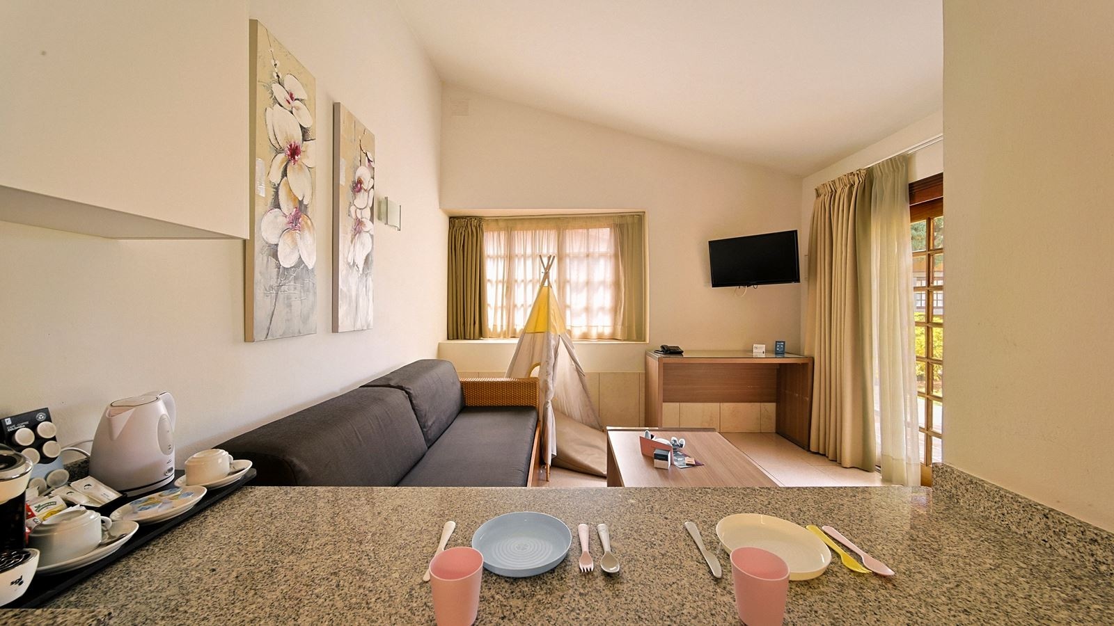 rooms-family-bungalow-1-bedroom-pool-view-with-terrace