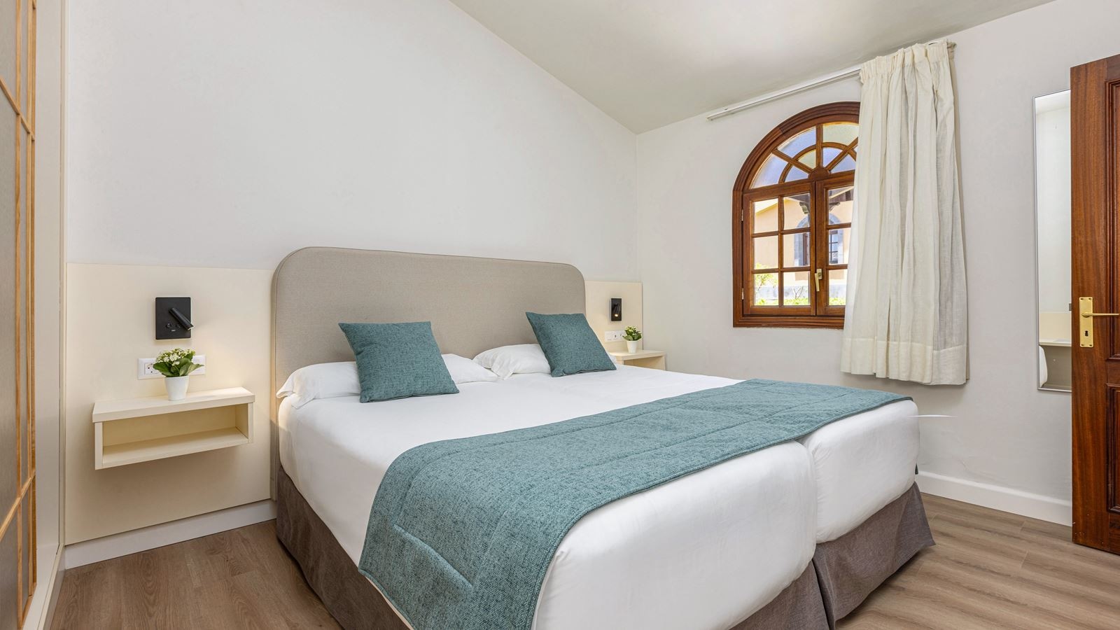 rooms-1-bedroom-bungalow-with-terrace