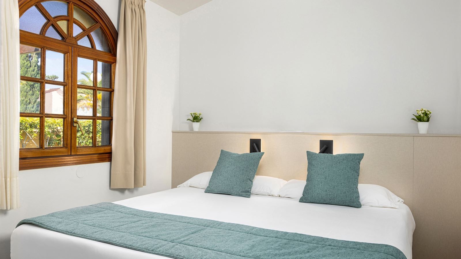 rooms-2-bedrooms-bungalow-with-terrace