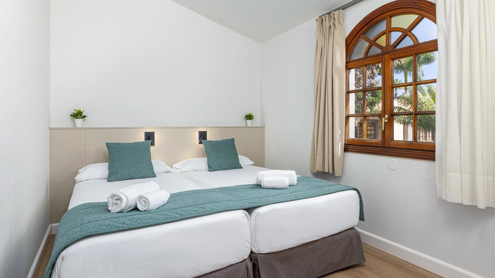 rooms-3-bedrooms-bungalow-with-terrace