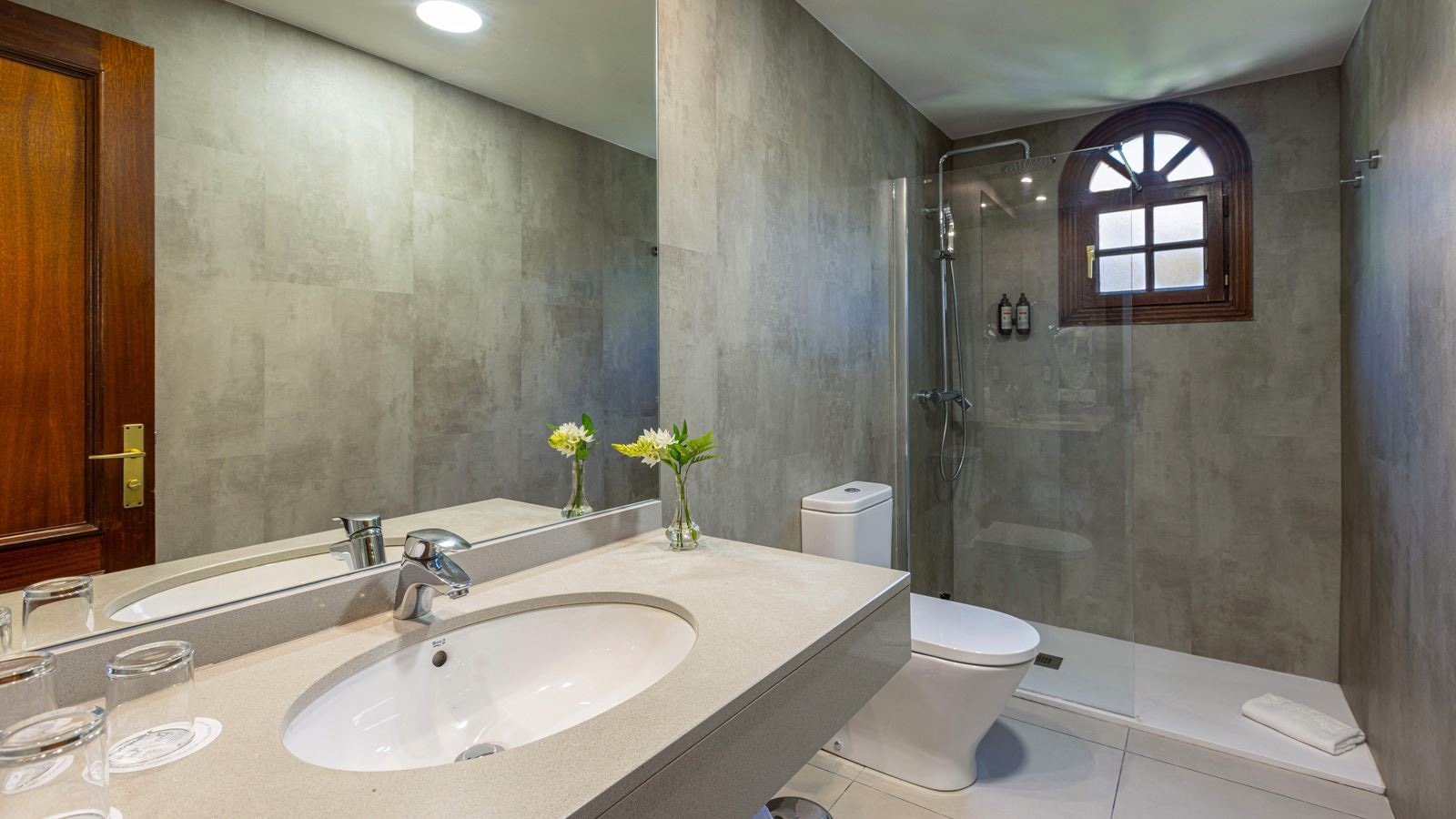 rooms-3-bedrooms-bungalow-with-terrace