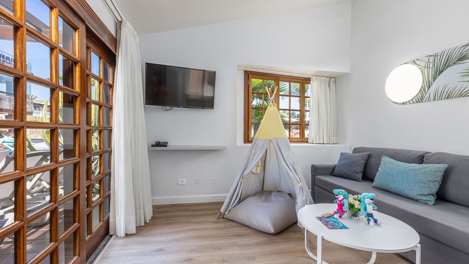 rooms-family-bungalow-1-bedroom-pool-view-with-terrace