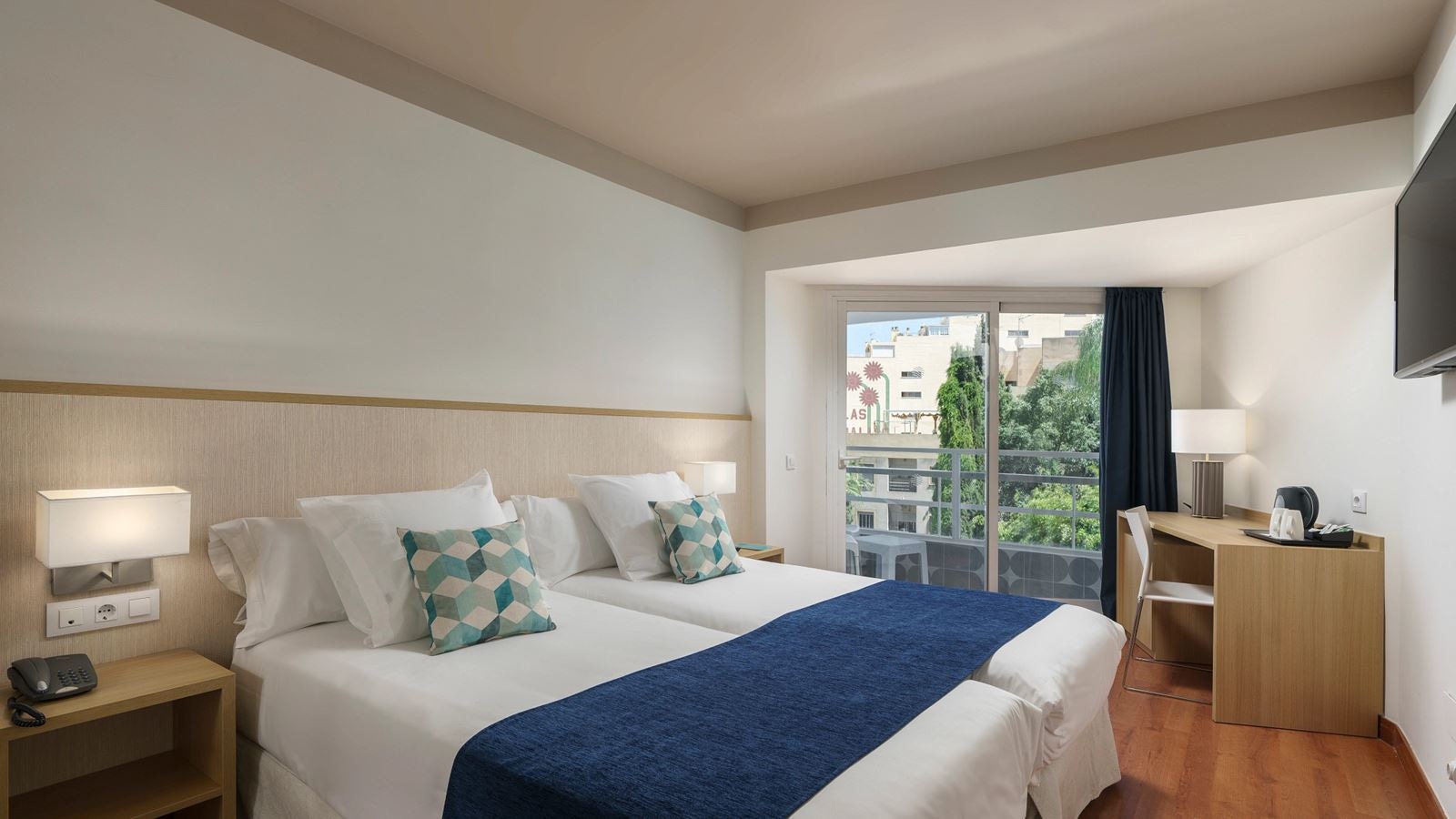 rooms-double-room-balcony-or-terrace