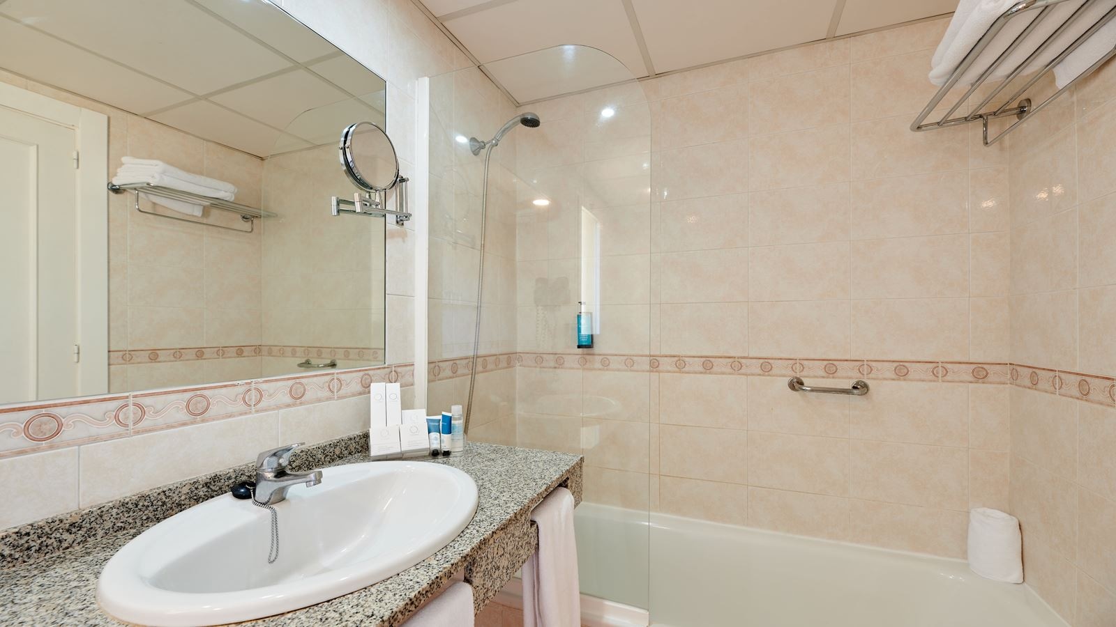 rooms-double-room-balcony-or-terrace