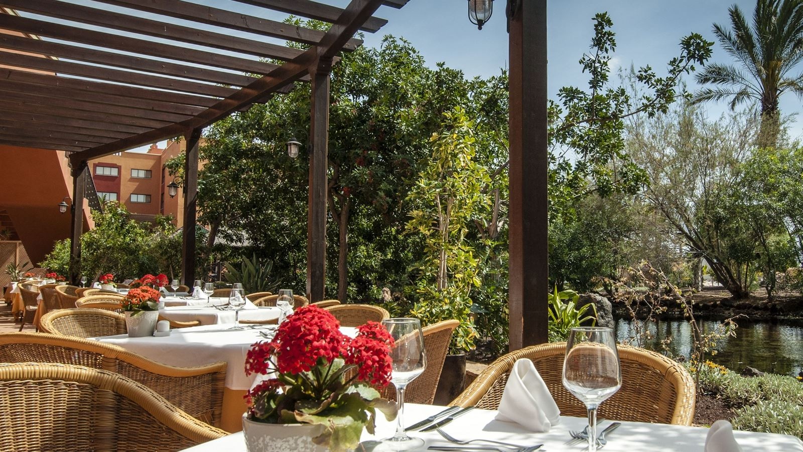 restaurants-los-arcos-buffet