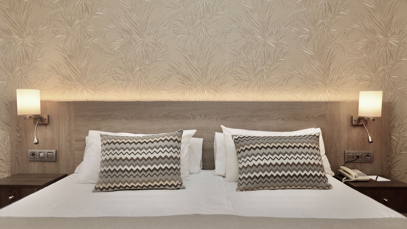 rooms-double-standard-room-single-use-with-balcony-or-terrace